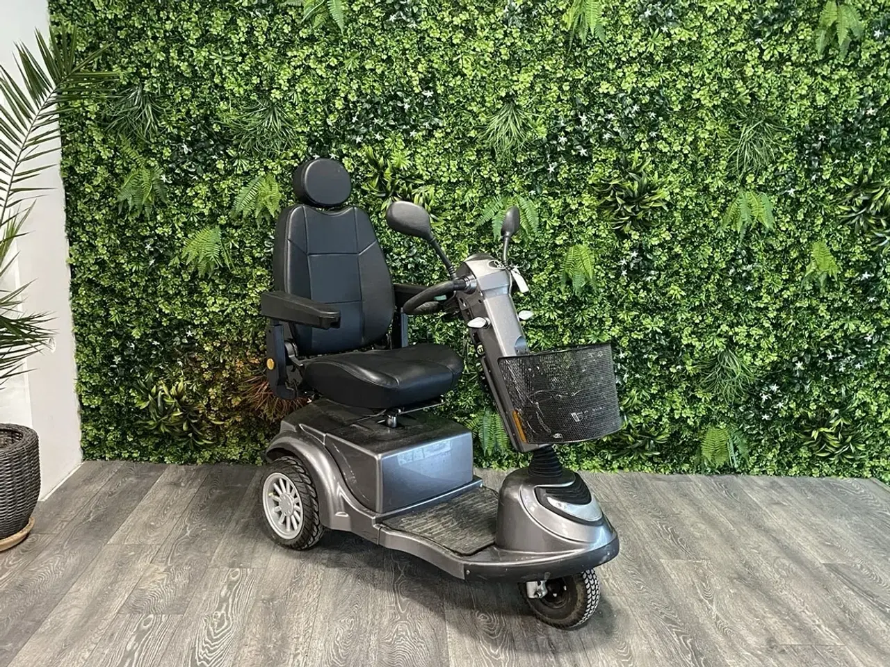 Billede 1 - LM-450 grå