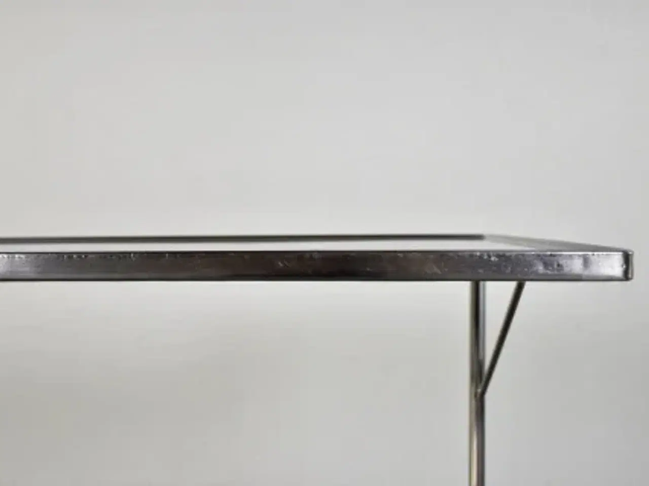 Billede 7 - Rullebord i stål med to hylder, 100 cm.