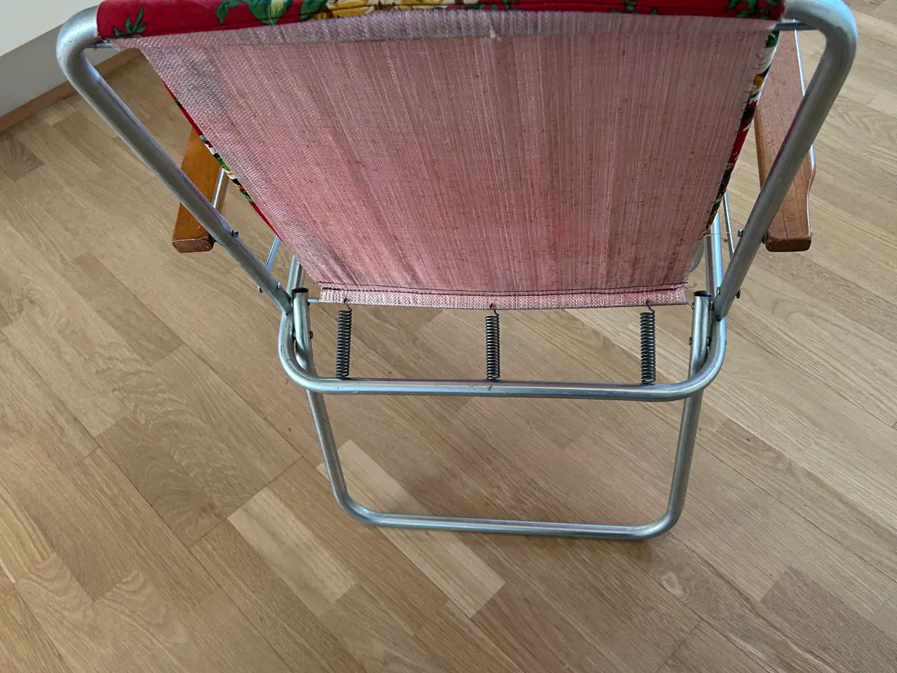 Billede 2 - Retro campingstol med træ armlæn