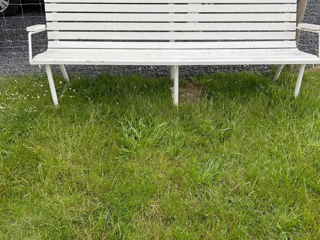 Billede 2 - Klassisk havebænk, hvidmalet