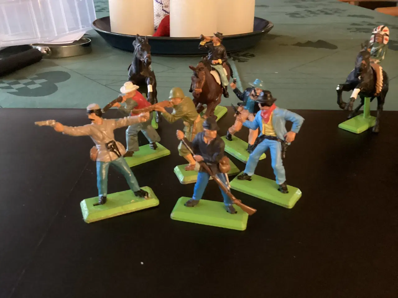 Billede 4 - Gl. Britains  cowboy  og soldater