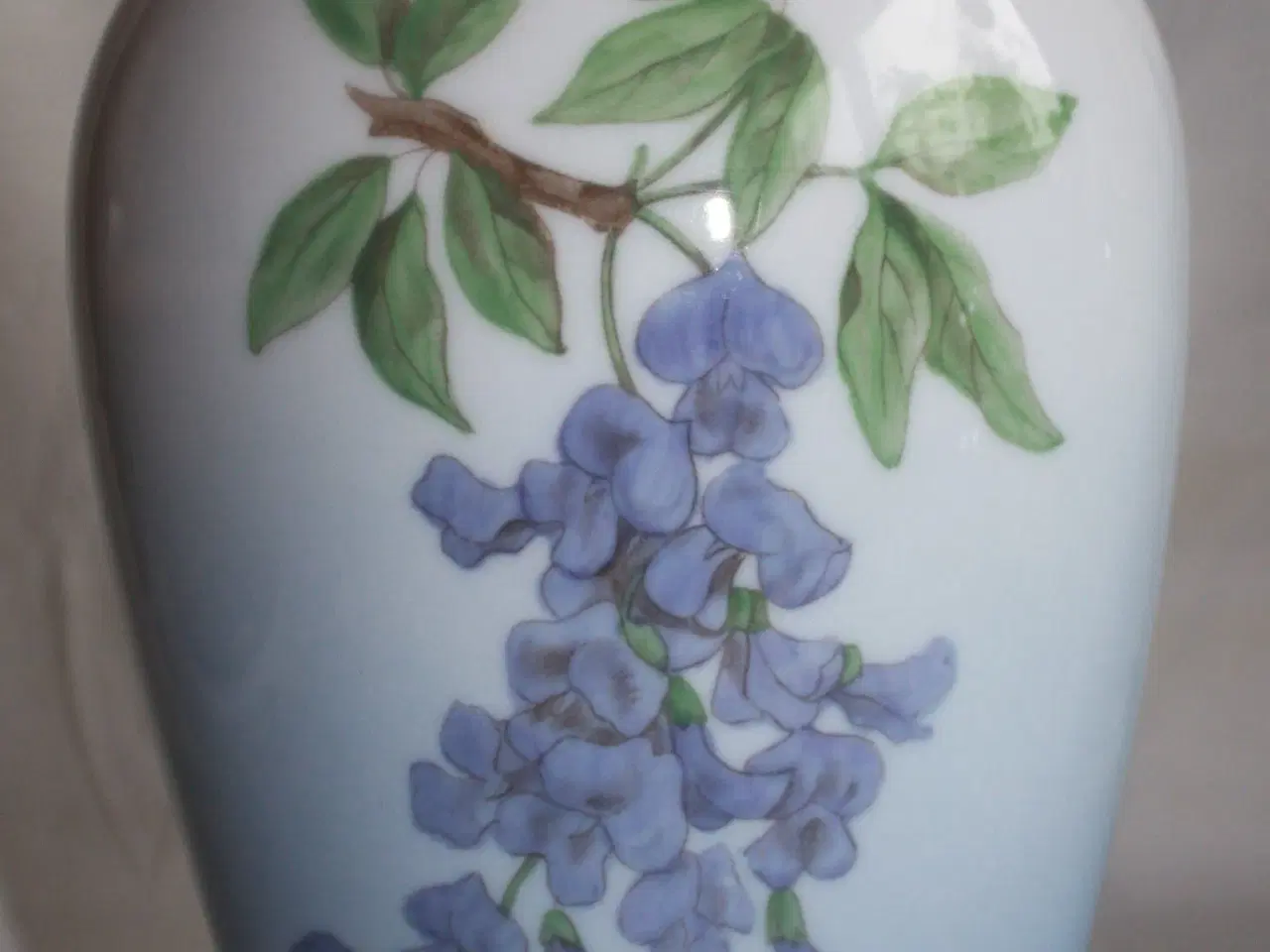 Billede 2 - Porcelænsvase med blåregn fra Bing og Grøndahl