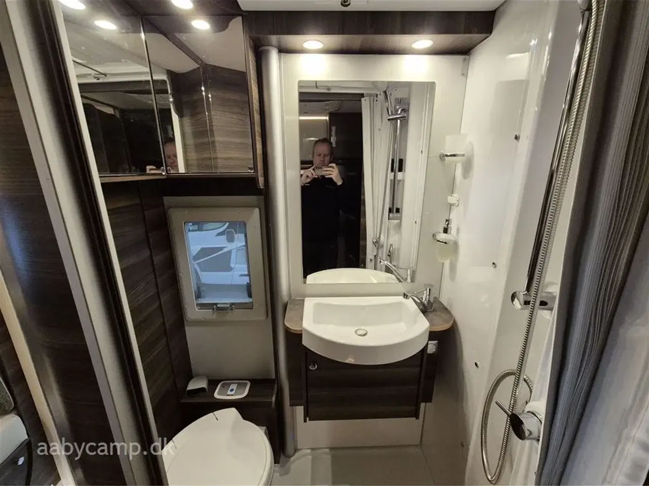 Billede 15 - 2022 - Laika Ecovip 3019 Automatgear. Solceller. 200Ah lithium batteri. 2000W inverter. A/C. udvendigt gas og bruseudtag. Markise. Plisse i front og side ruder. Anntex topmadras undervognsbehandlet. kan vejes op til 3650 Kg.