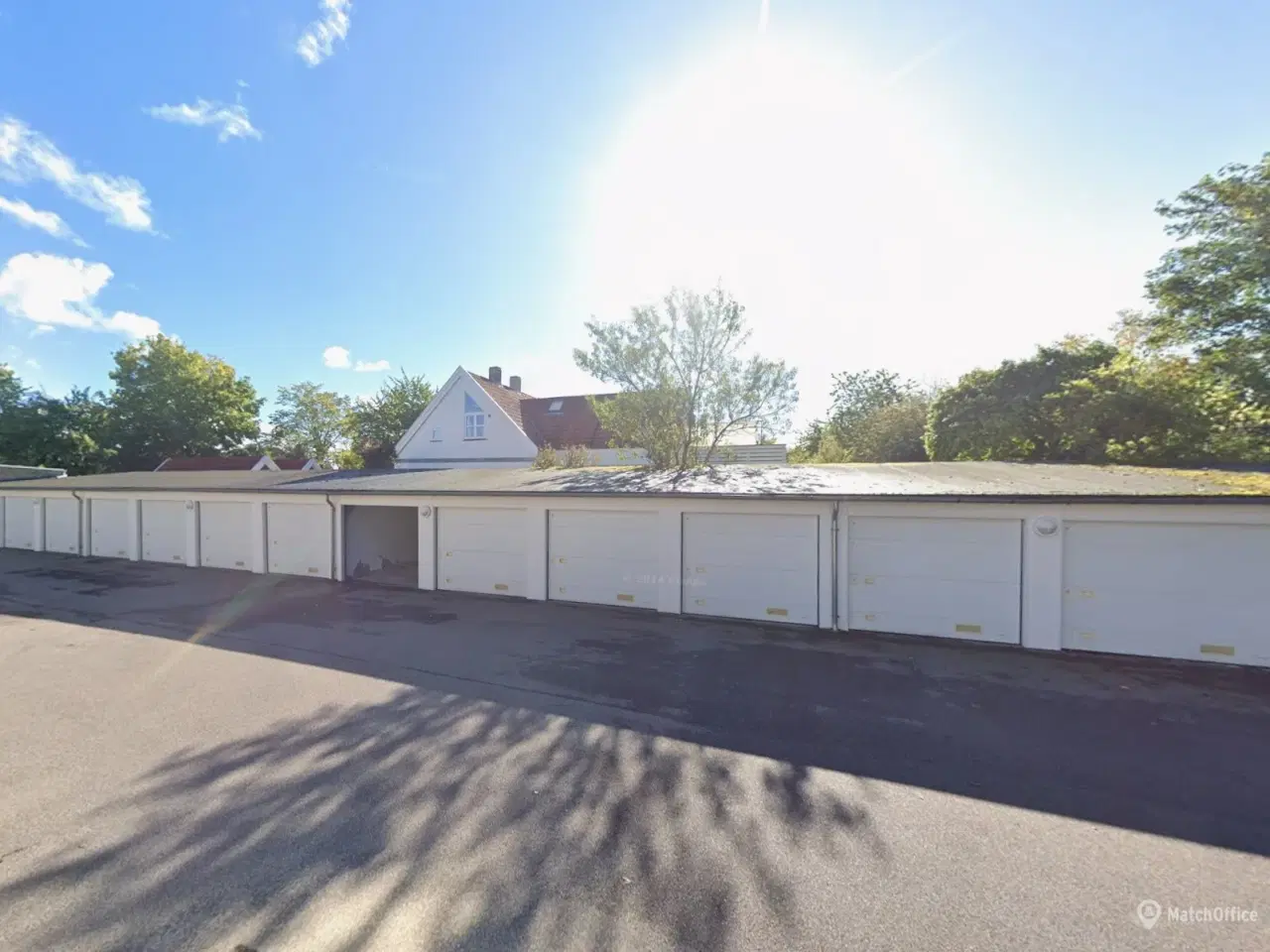 Billede 1 - Garager til leje – Smakkegårdsvej 133–149. 2820 Gentofte