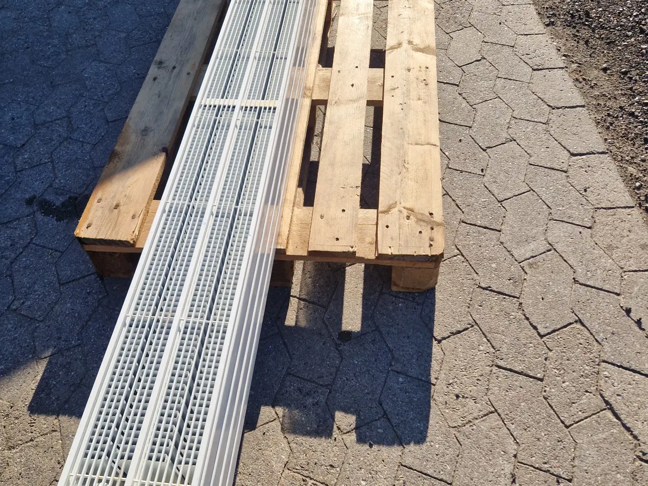 Billede 4 - Gulvradiator 34 lavkonvekter 21×240 22m2