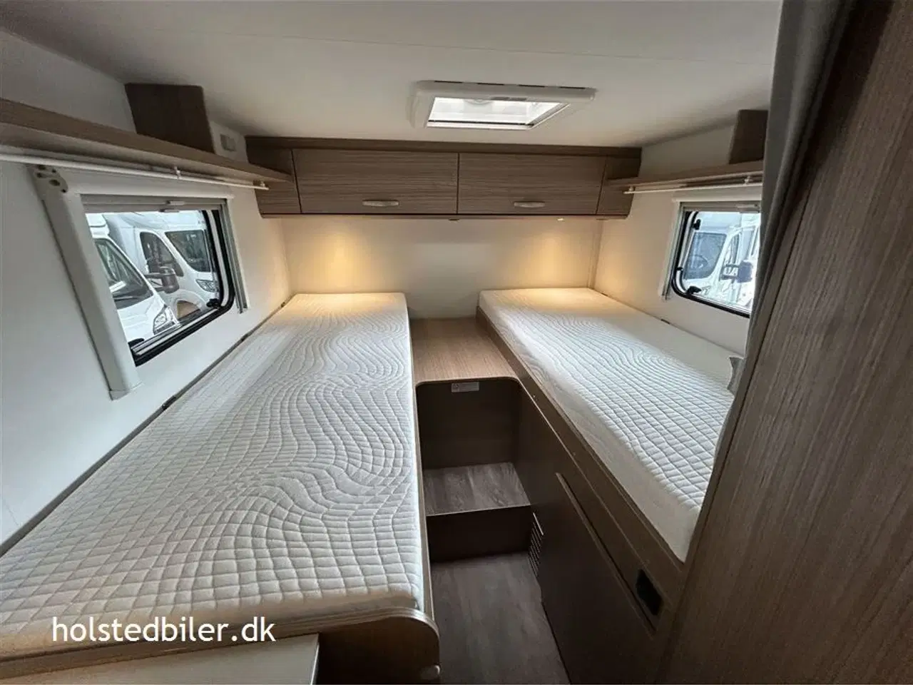 Billede 13 - 2021 - Carado V337   KM 21000 og 2 enkeltsenge.