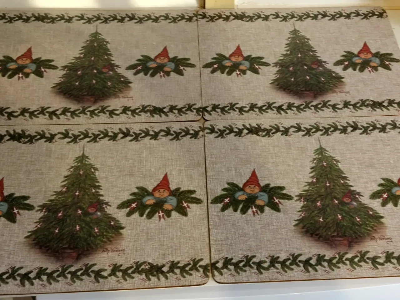 Billede 1 - Klarborg Dækkeservietter + 3 Dåser