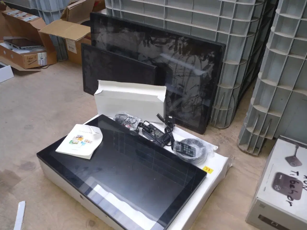 Billede 1 - 3 stk. monitor til f.eks. fotos, m/fjernbetjening 54cm, 54cm og 80cm