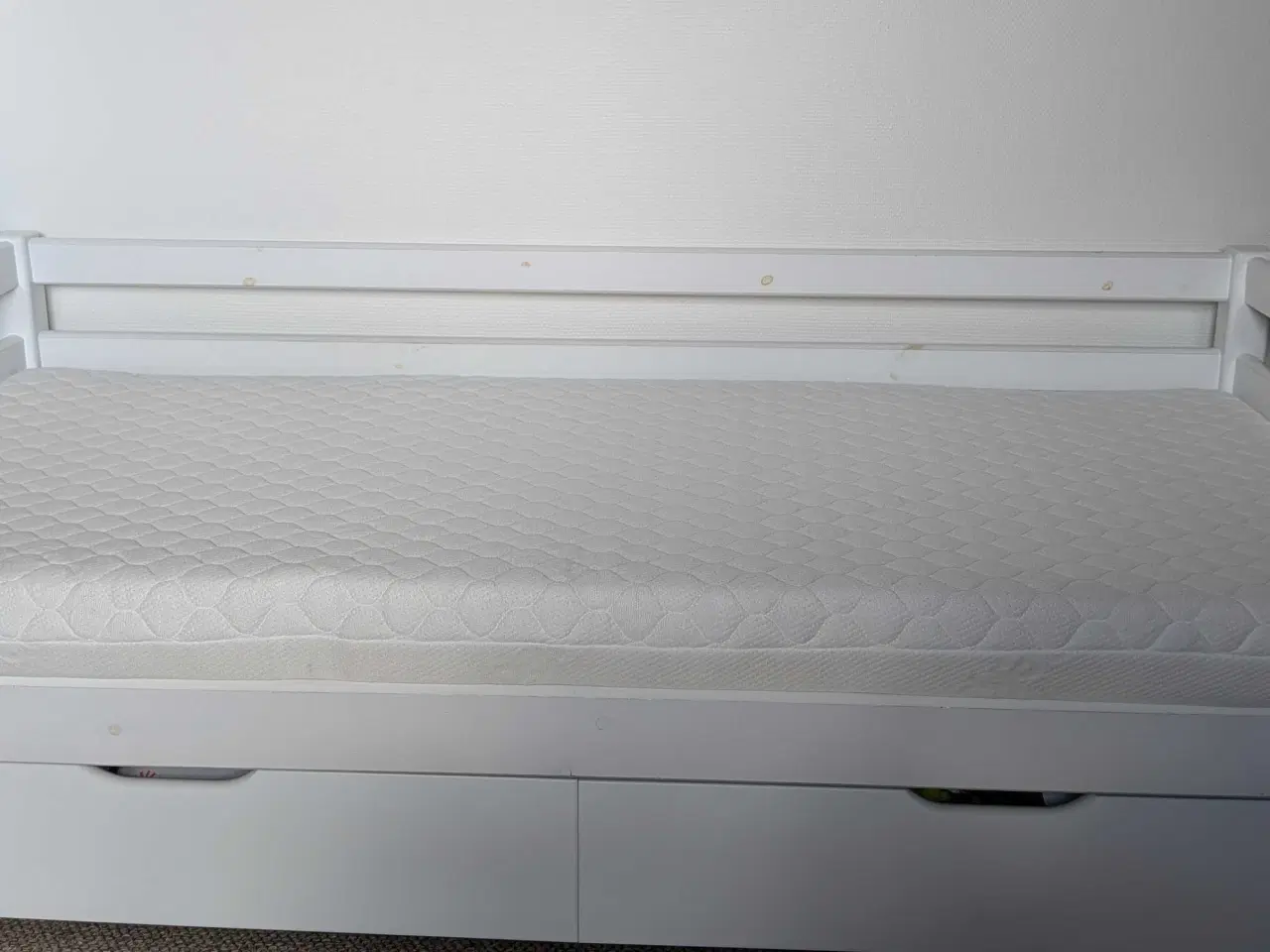 Billede 1 - Juniorseng 70 x 160 cm, inkl. madras