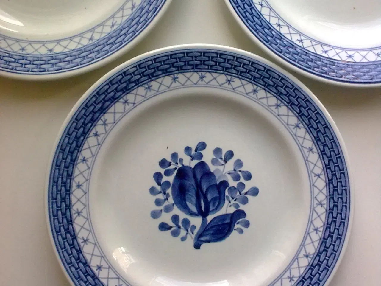 Billede 1 - Aluminia blå blomst Tranquebar kagetallerken