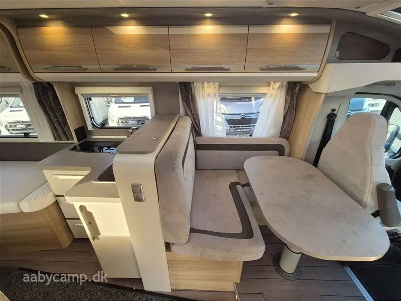 Billede 9 - 2018 - Knaus Sky TI 700 MEB Automatgear. Solceller. Batteri. cykelstativ. Elektrisk indgangstrin. Elektrisk Markise. Anhængertræk. KUN 35,700 KM!!!