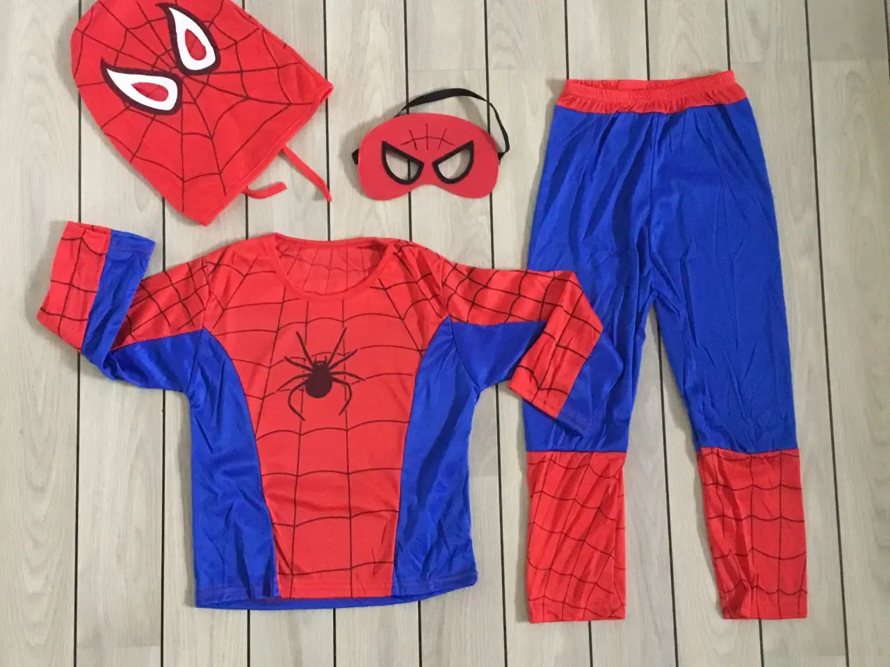 Billede 1 - Spiderman dragt str. 104 kostume udklædningstøj