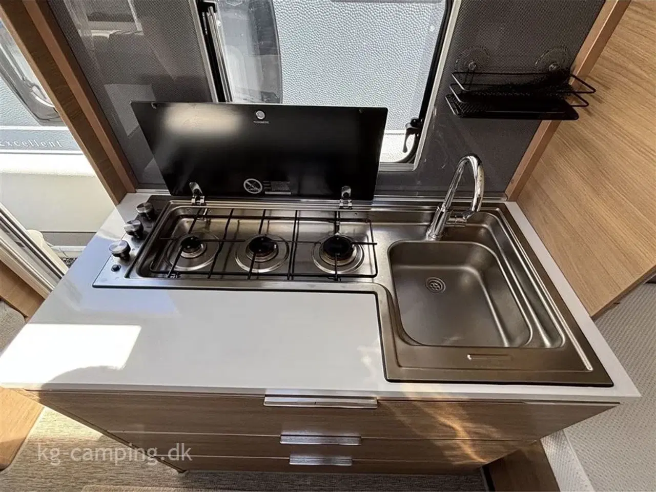 Billede 8 - 2020 - Adria Adora 502 UL Supreme Edition   Enkeltsenge og centralvarme!