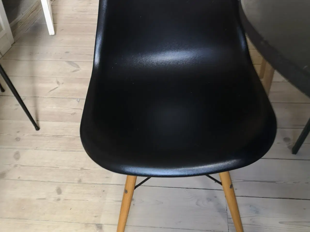 Billede 1 - Eames lignende stole med lette brugsspor 