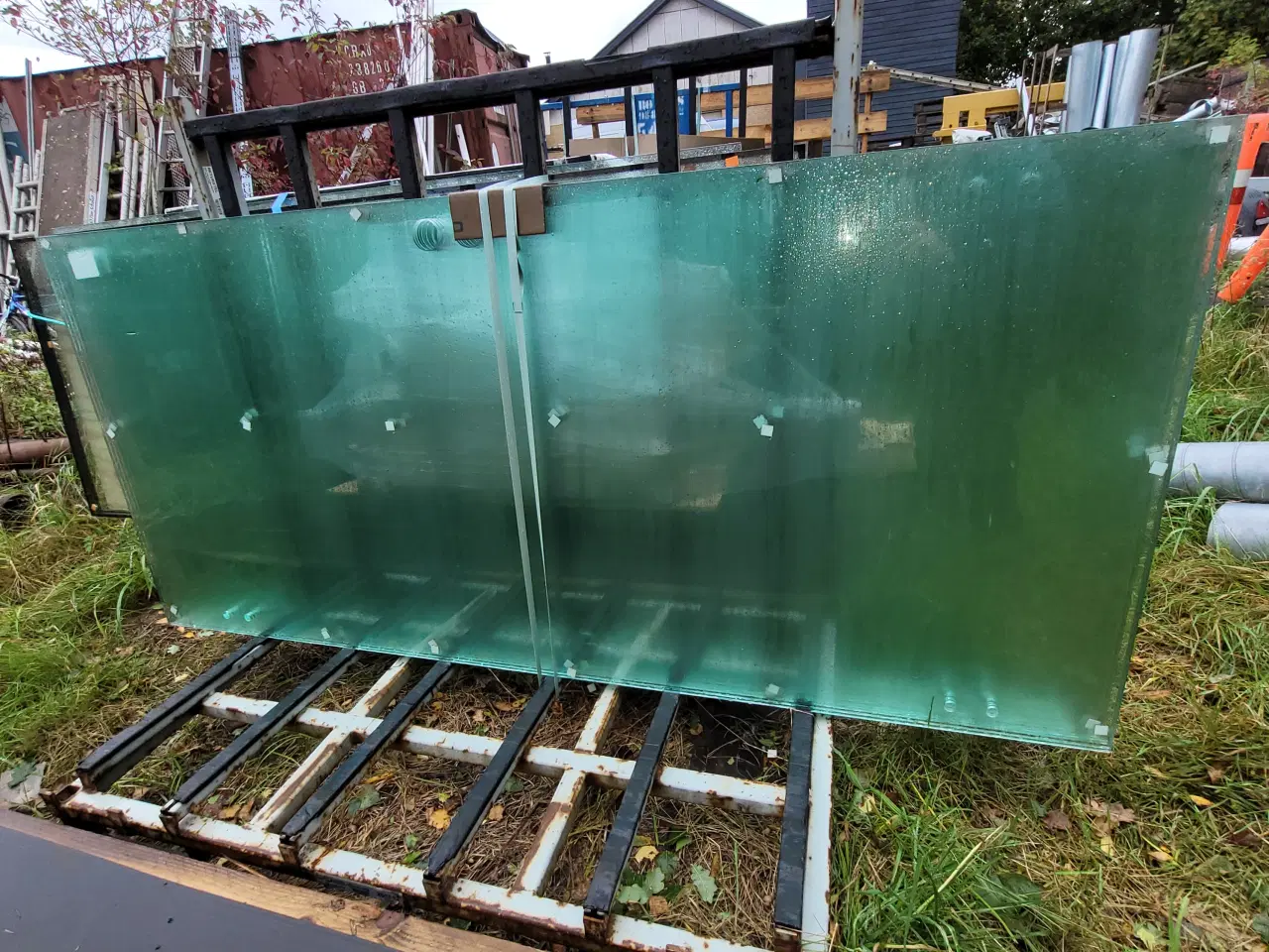 Billede 1 - Glas døre med hulle til hængsel 