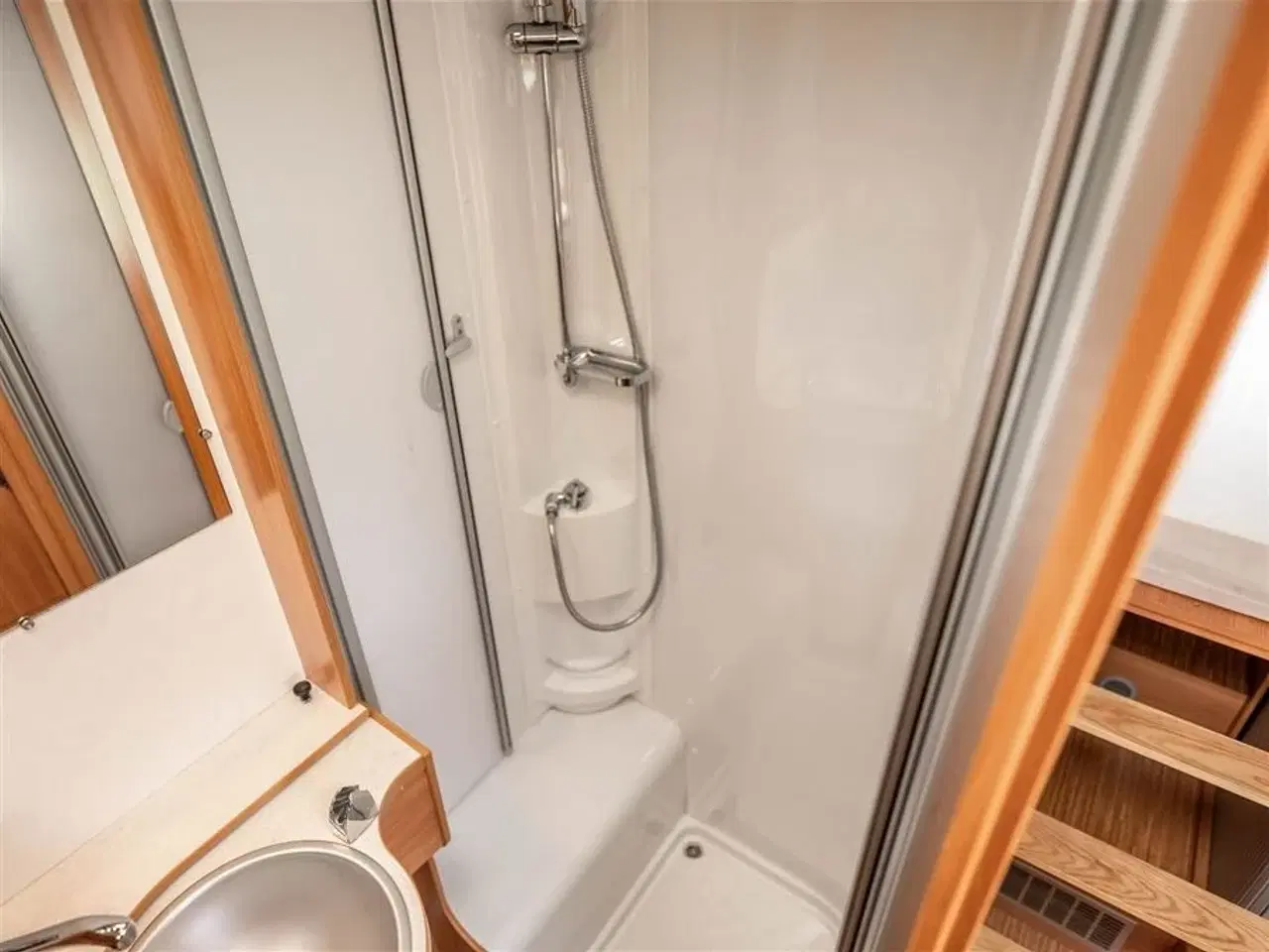 Billede 22 - 2012 - Knaus Sport 700 TI   Knaus 700 Sport – Veludstyret og klar til nye eventyr! Sælges til CVR