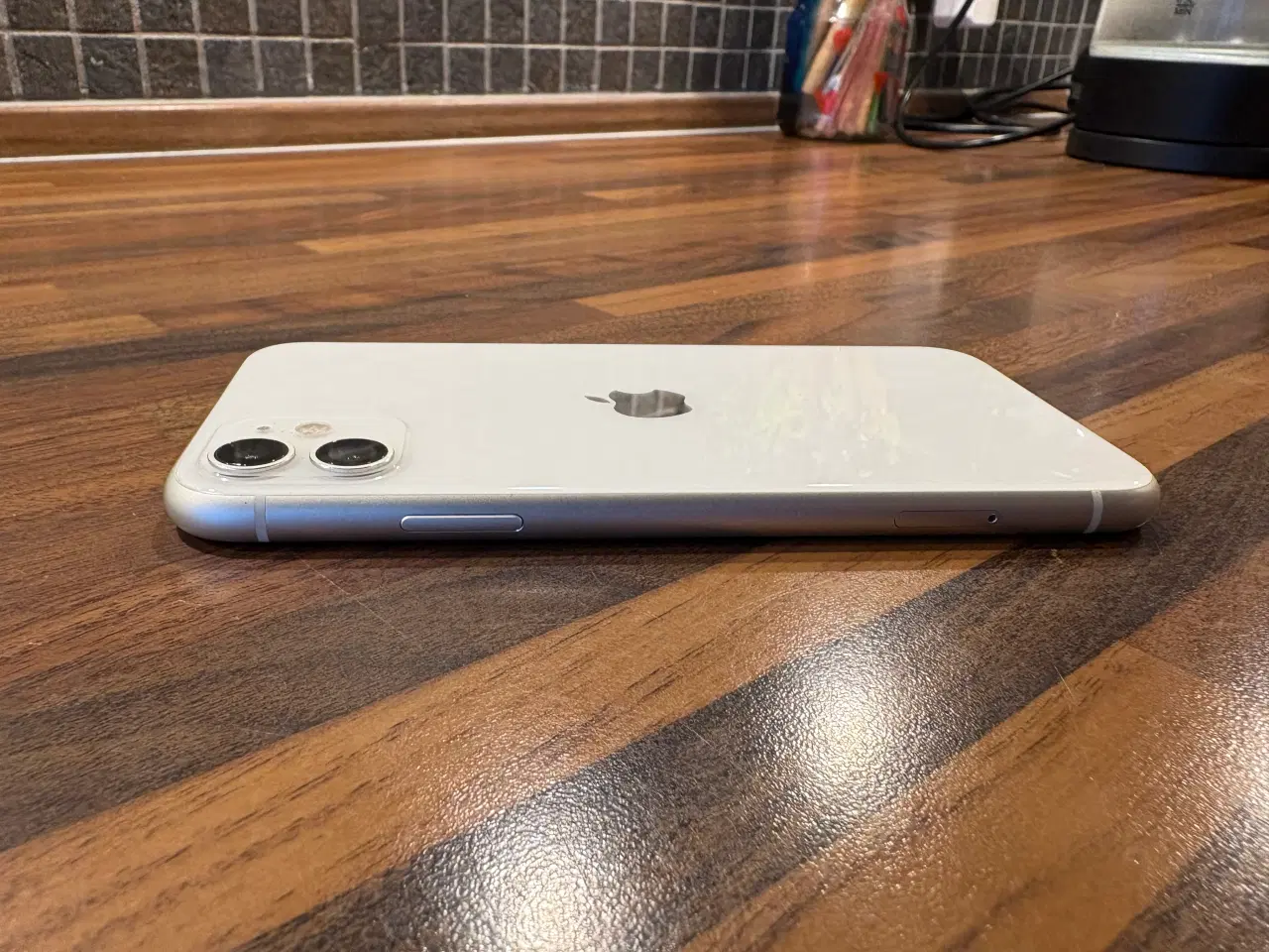 Billede 3 - iPhone 11 64 gb hvid 75% batterikapacitet 