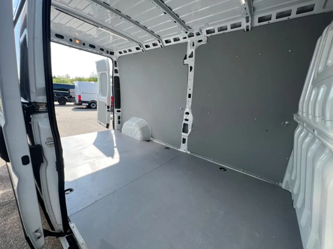 Billede 10 - Peugeot Boxer 335 2,2 BlueHDi 140 L3H2 Premium