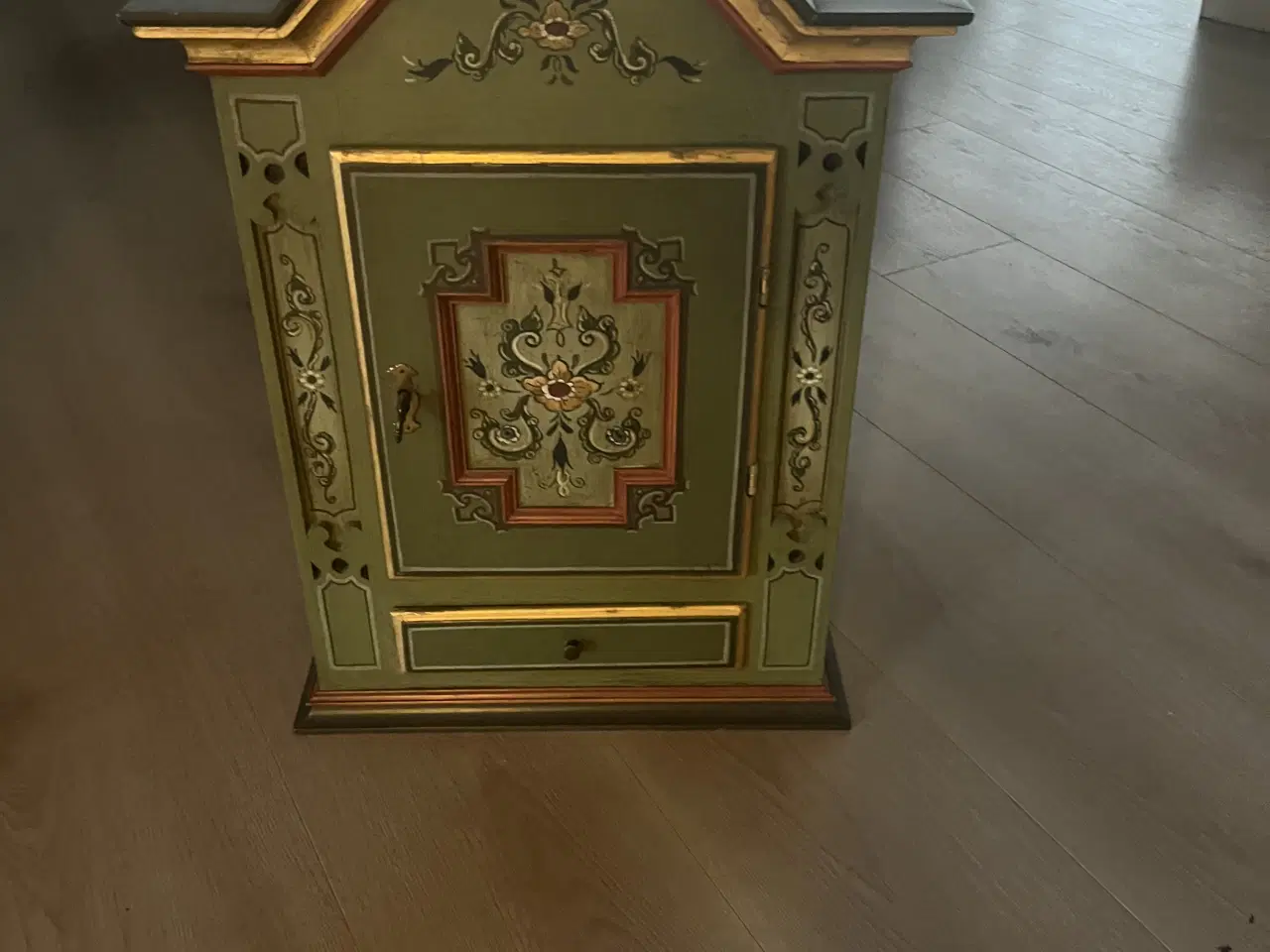 Billede 1 - Tobaksskab