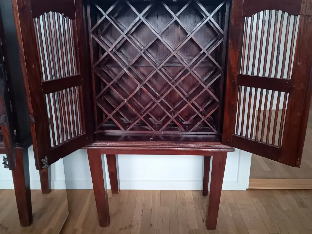 Billede 2 - Barskab/vinskab