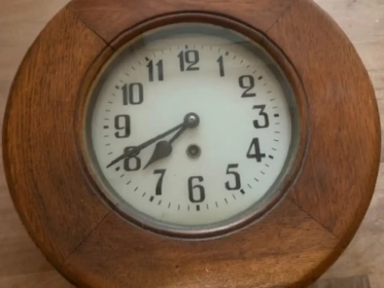 Billede 1 - Ur i rund egetræramme