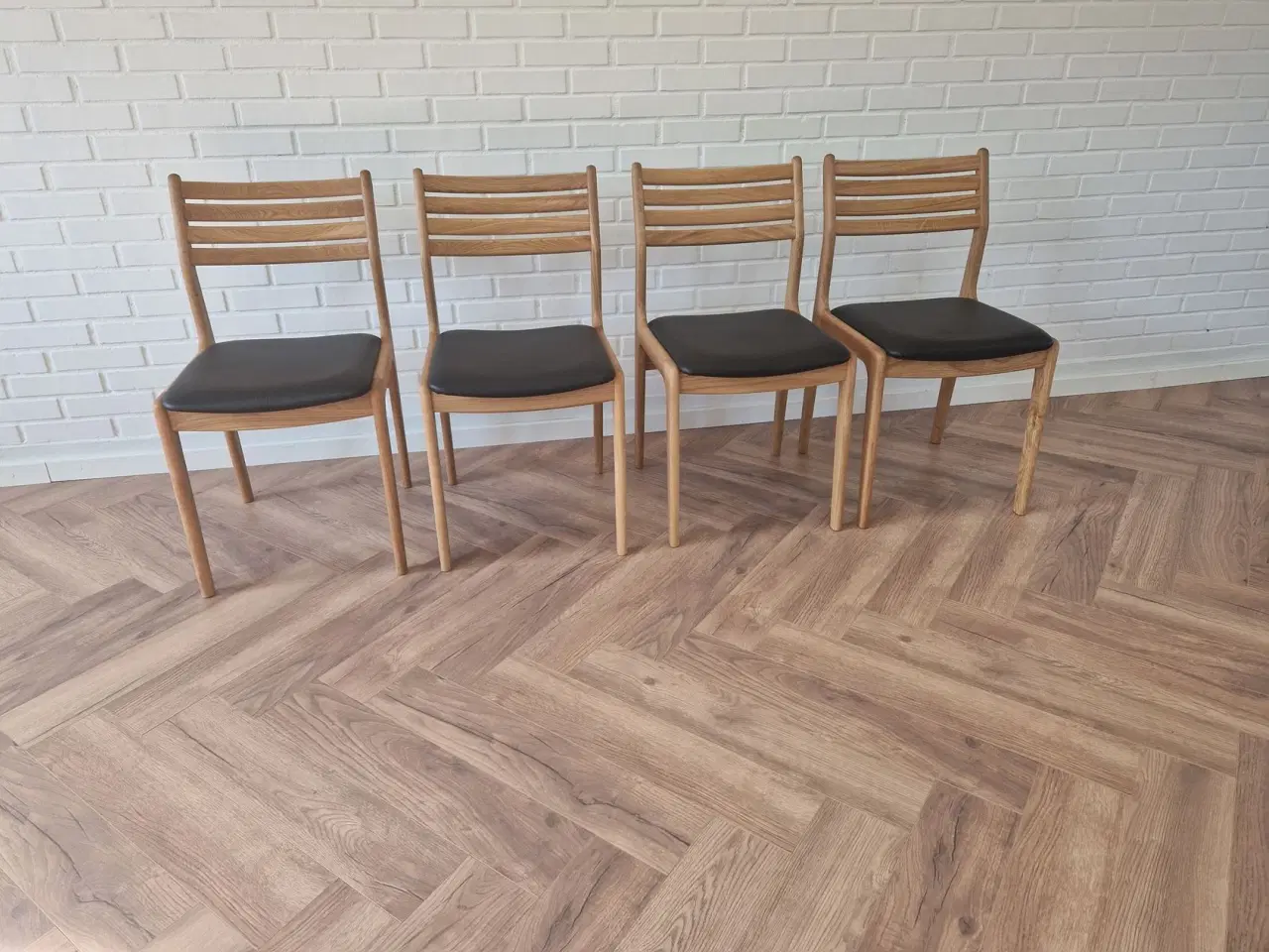 Billede 1 - 4 nye Anne stole naturolieret egetræ med sort ægte