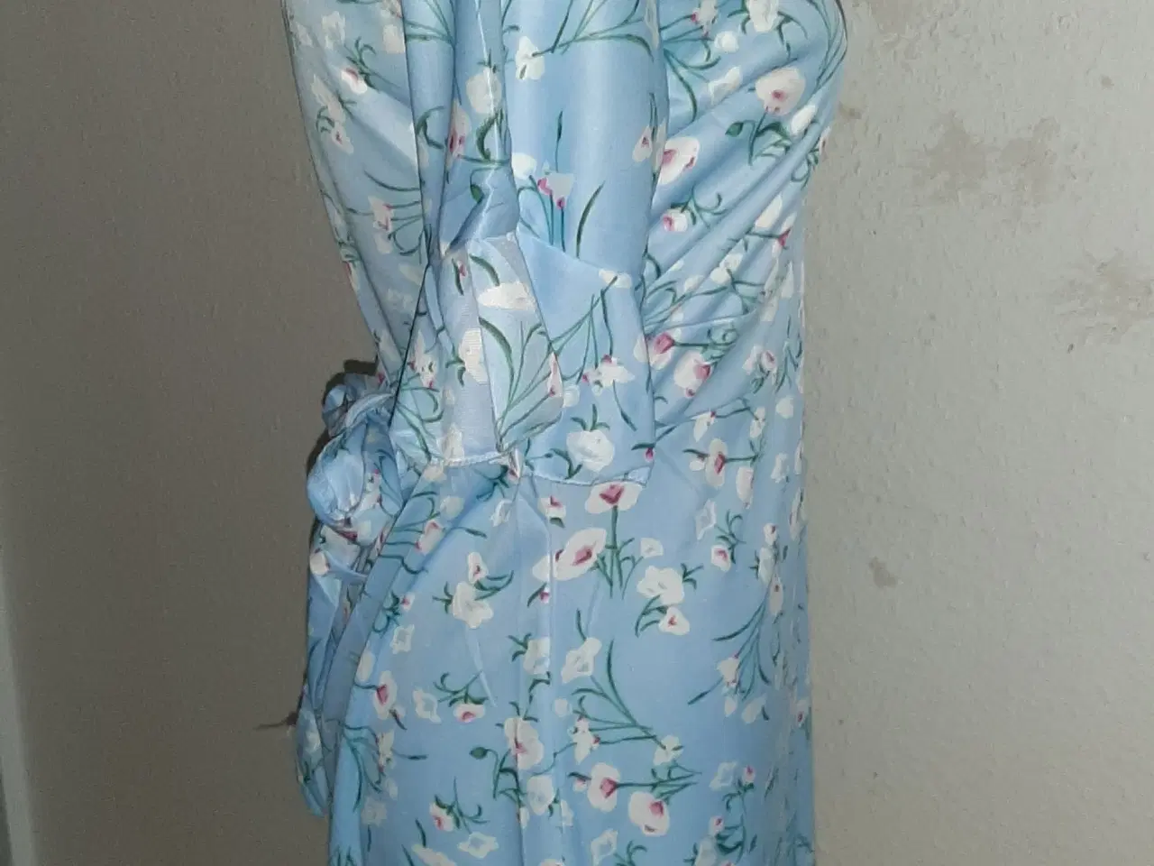Billede 2 - sommer kjole i str: 2XL/42-44. m. strech stof