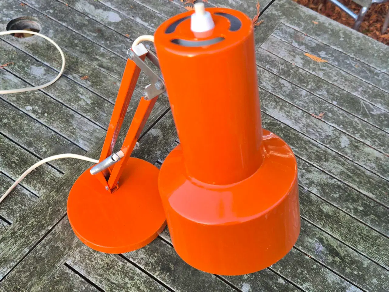 Billede 4 - Flot orange bordlampe fra Lyskær 