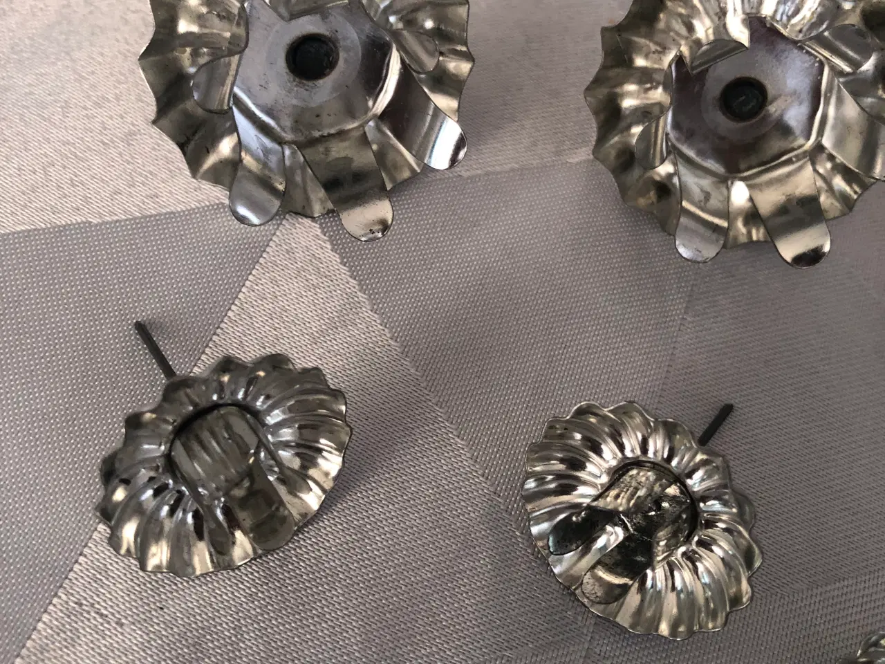 Billede 6 - 8 sølvfarvet metal lysholdere til dekoration