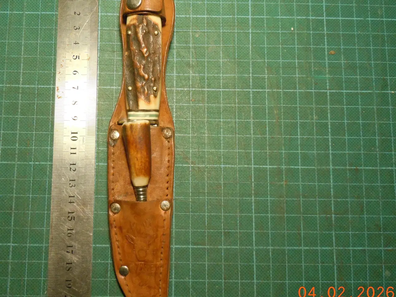 Billede 1 - Dolk med bikniv i læderskede Rehwappen.