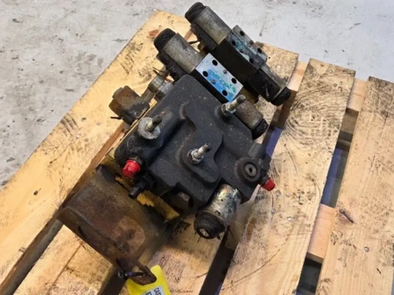 Billede 7 - Case 8010 Hydraulikventil 87109742