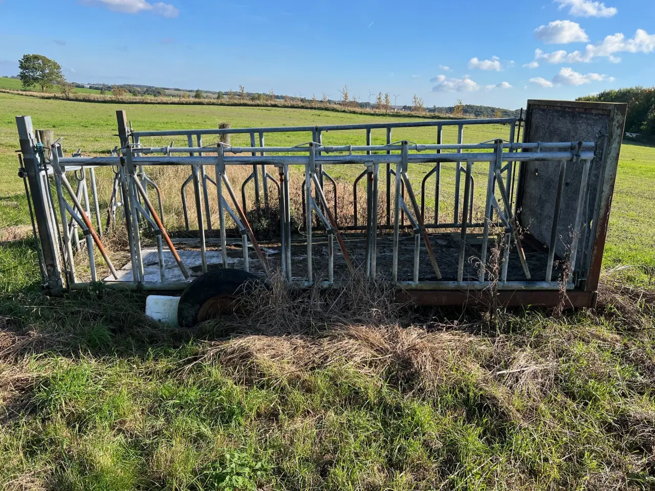 Billede 9 - Div staldinventar/fanggitre til løsdriftstald