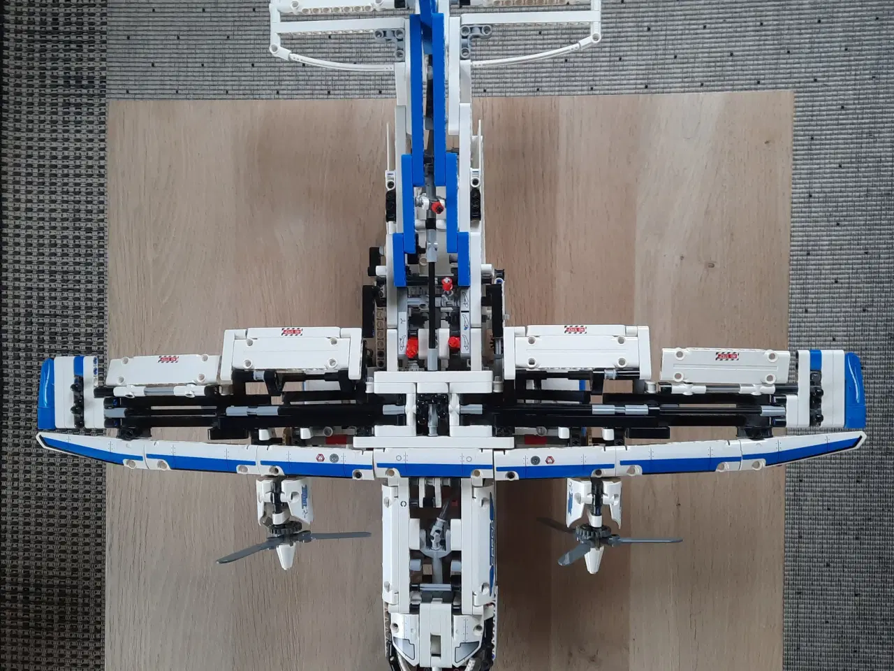 Billede 2 - Lego Technic  42025 Motoriseret Flyvemaskine