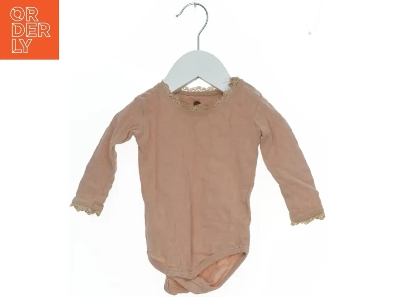 Billede 1 - Langærmet rosa bodystocking med blondekant fra En Fant (str. 62)