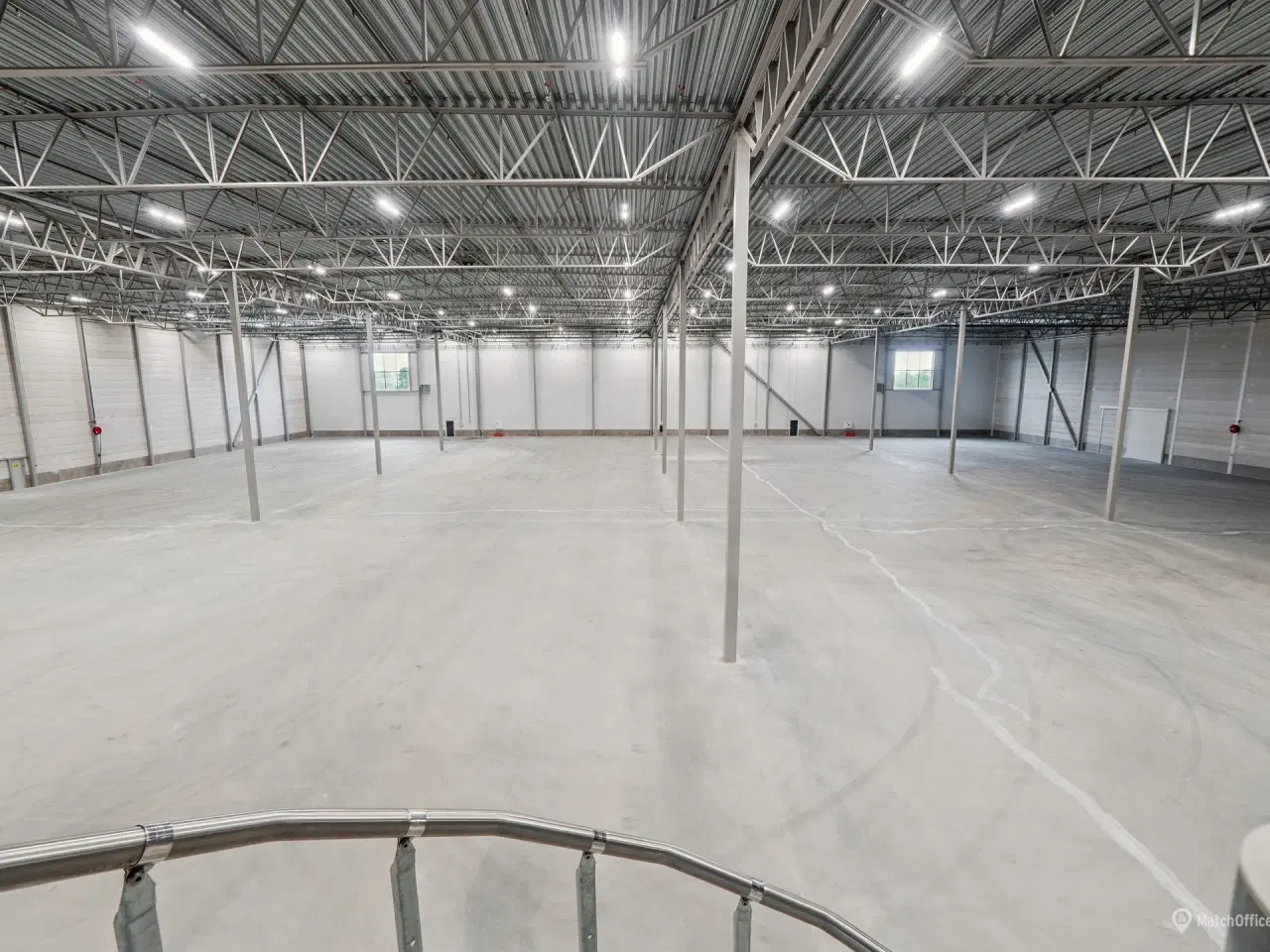 Billede 5 - Rummelige og moderne lagerhaller med højt til loftet og optimal placering