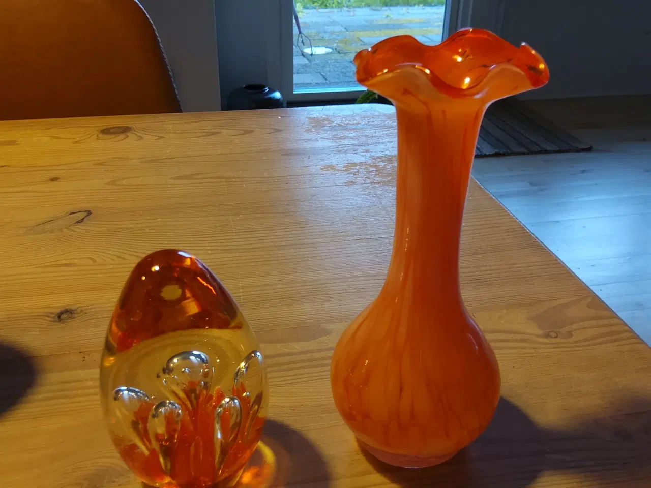 Billede 4 - Brevpresser og vase I glas 