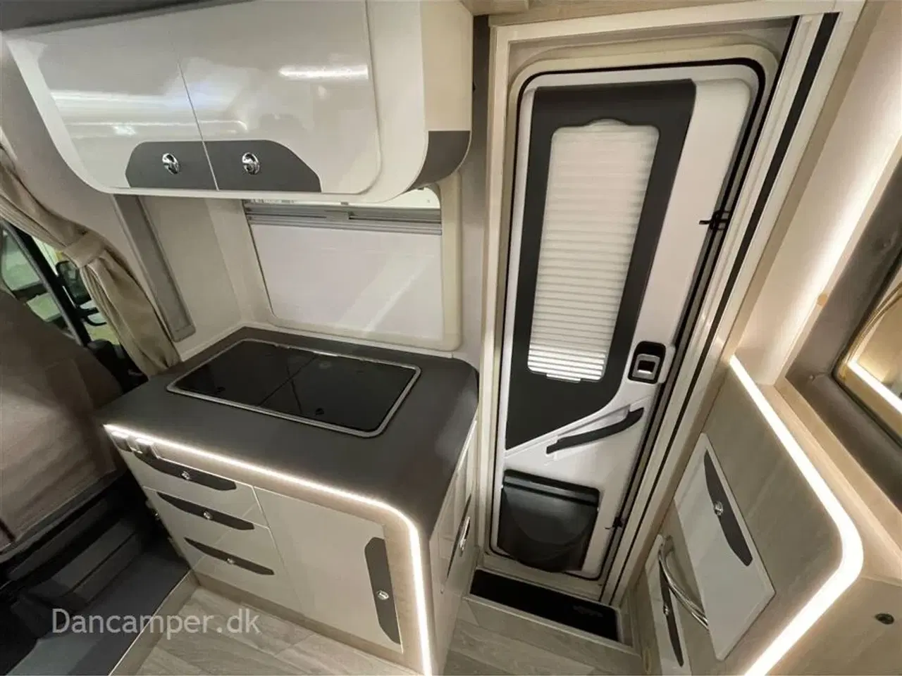 Billede 12 - 2023 - Ilusion   Ilusion XMK 590 Premium, flot lyst interiør, 180 Hk og 9 trins automatgear