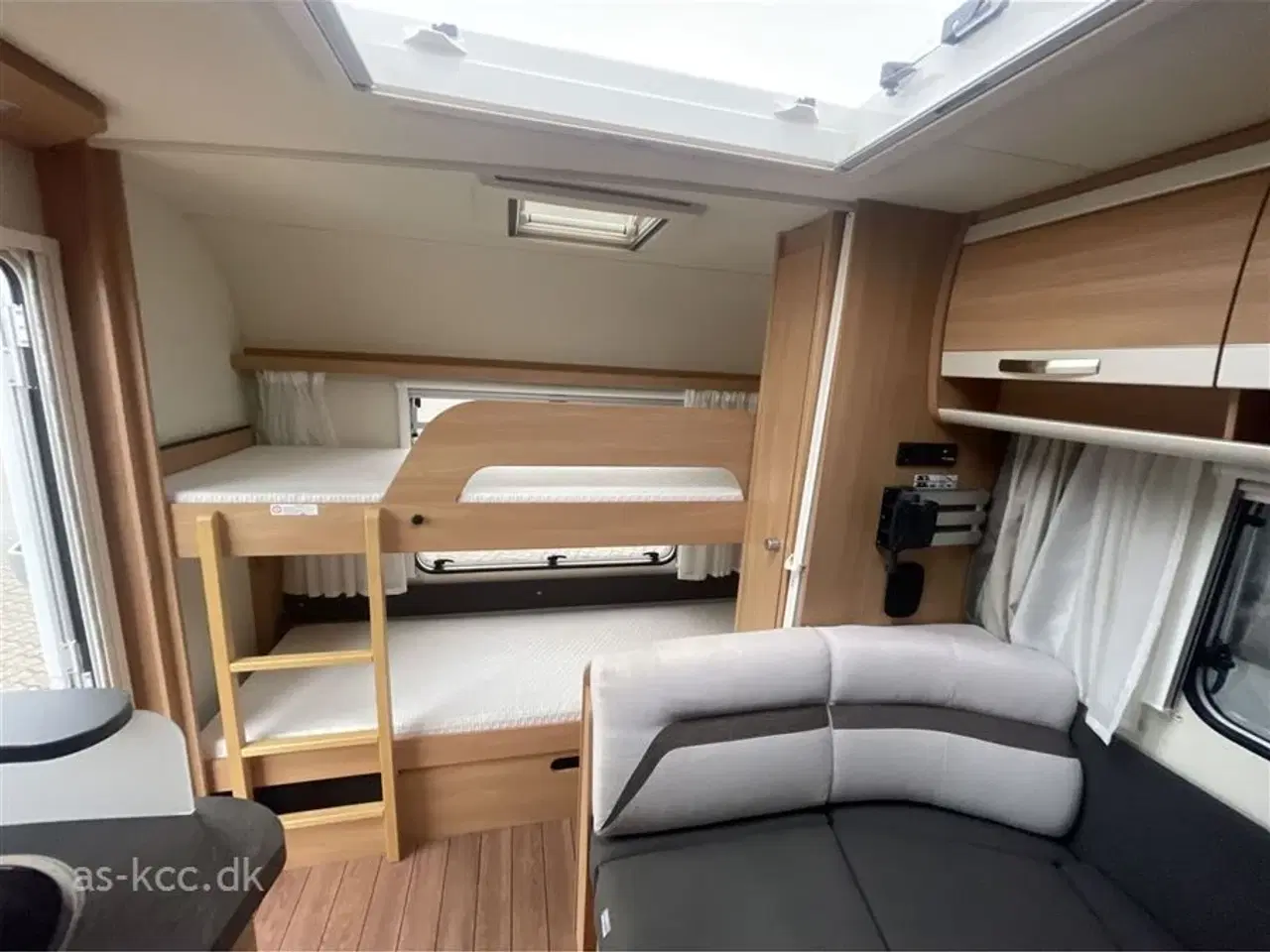 Billede 8 - 2019 - Knaus Südwind 500 FSK Knaus Südwind 500 FSK årg. 2019 6 sovepladser, 5 siddepladser, Isabella Commodore 3 m fortelt, mover.
