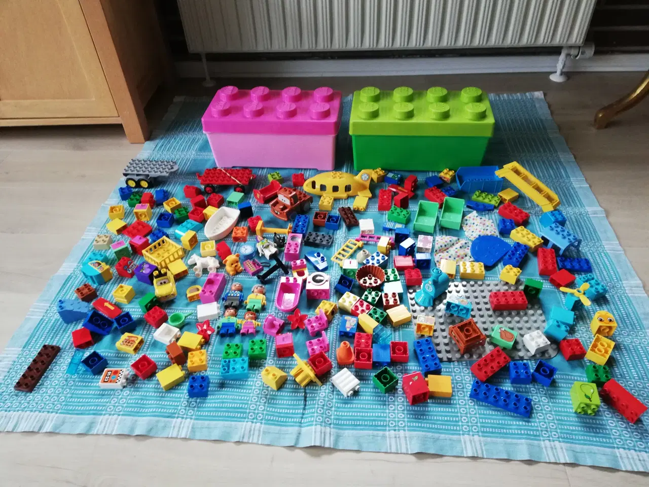 Billede 1 - Lego Duplo 2,1kg blandet inkl. 2 opbevaringskasser