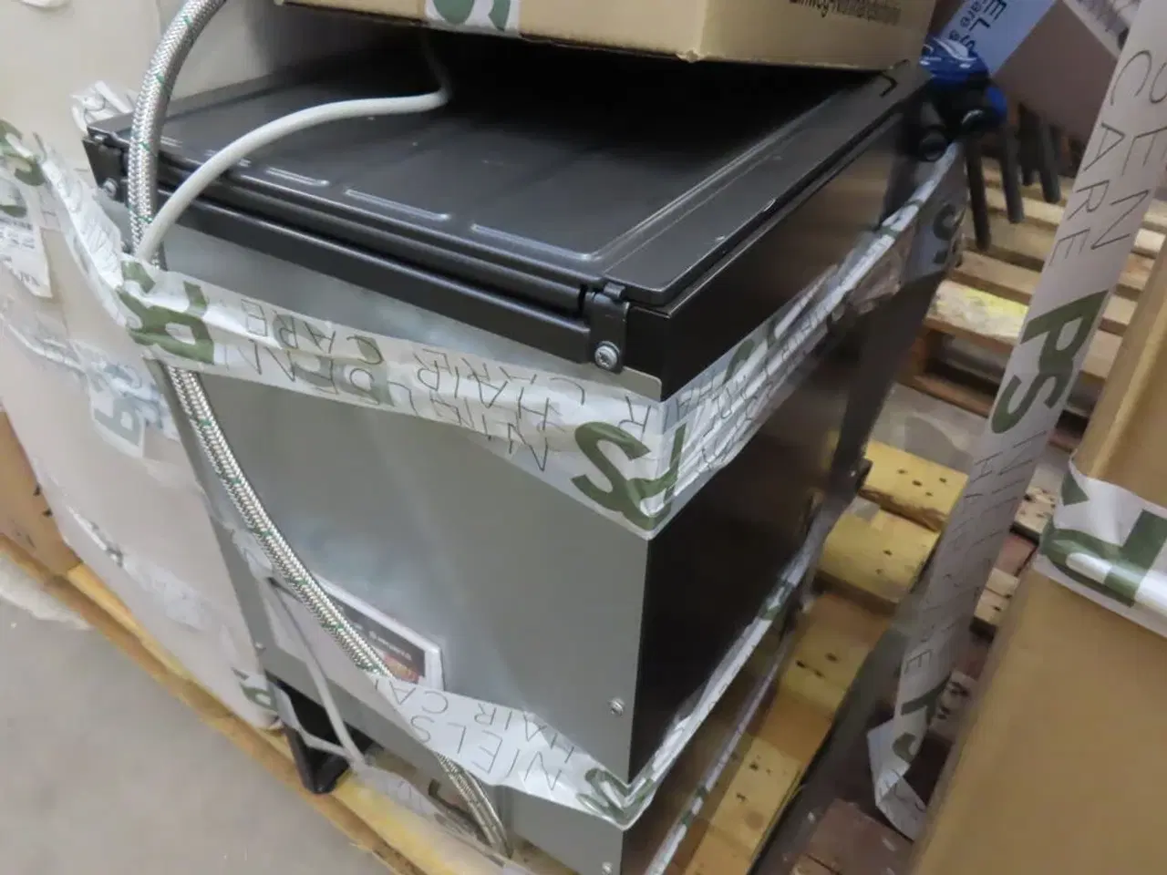 Billede 6 - Palle med Toilet, kaffemaskine og frisørprodukter