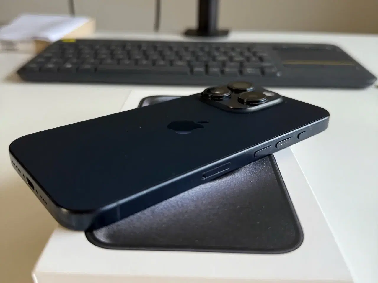 Billede 5 - iPhone 15 Pro, 128 GB, Farve Blåt Titanium