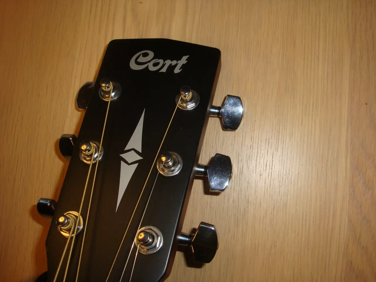Billede 1 - guitar med tilbehør sælges