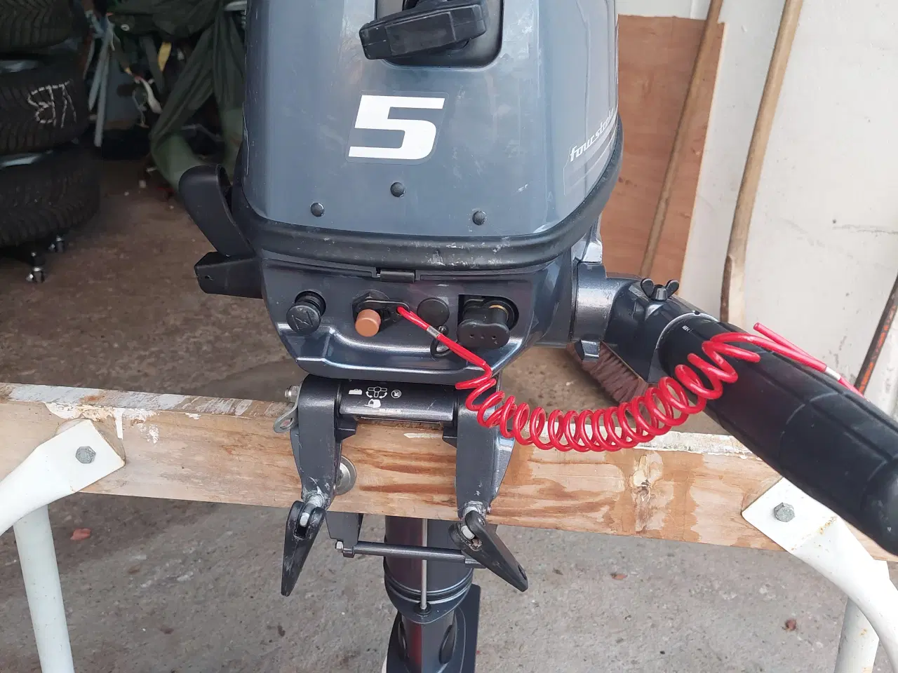 Billede 1 - 5. Hk. 4.takt.Yamaha påhængsmotor med kort ben.