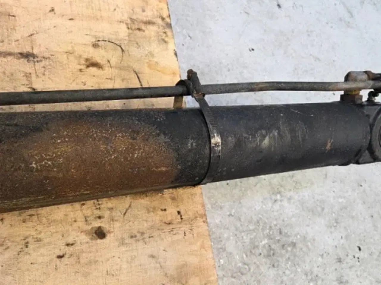 Billede 17 - New Holland LB115B Cylinder 85800070