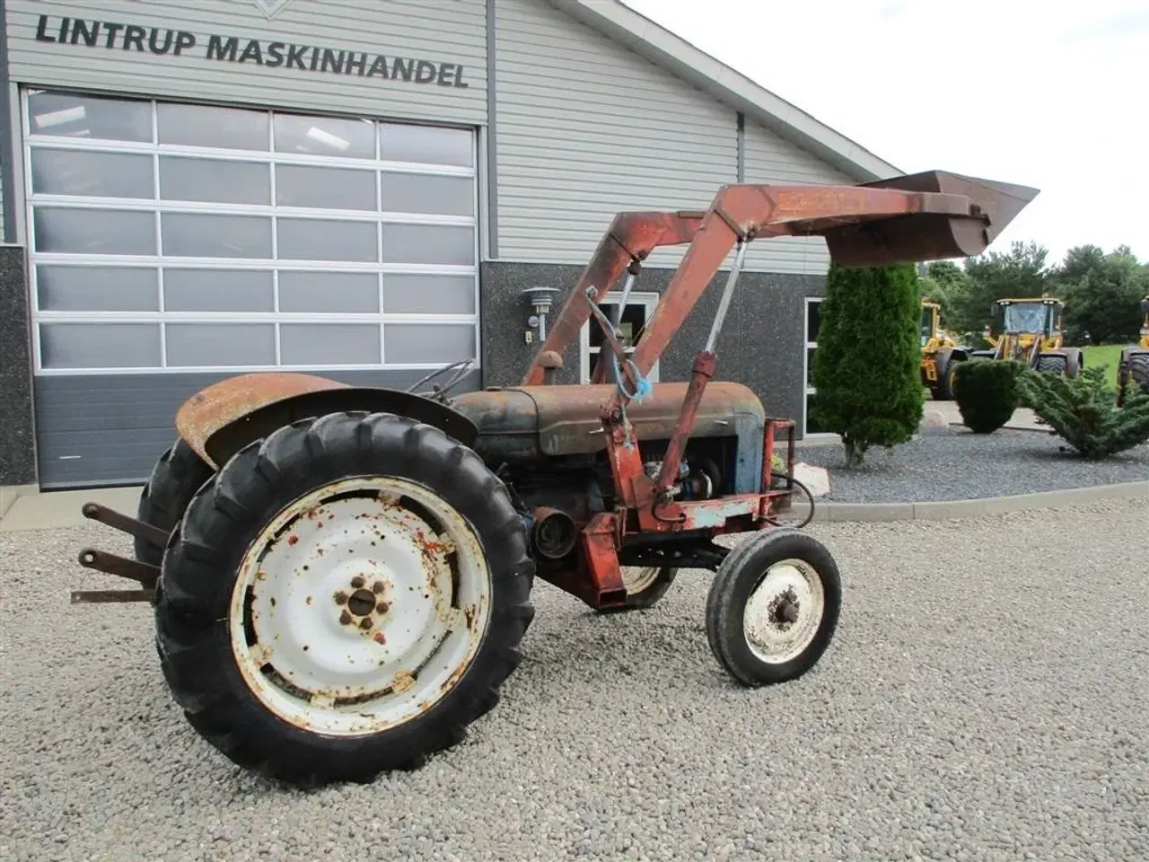 Billede 9 - Fordson Major Billig diesel Traktor med frontlæsser