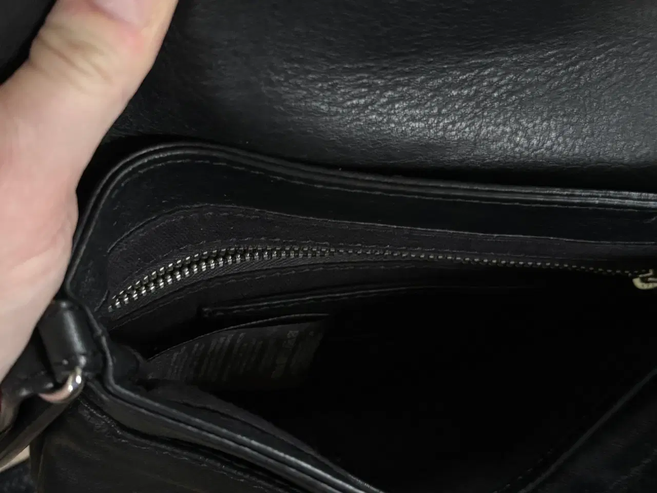 Billede 4 - Flot lækker Markberg taske crossbody i okselæder.