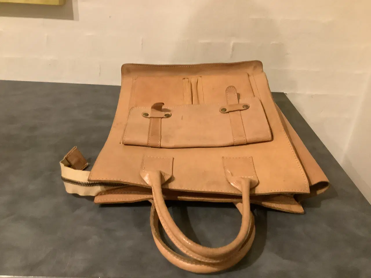 Billede 3 - Retro håndtaske i læder med lynlås 