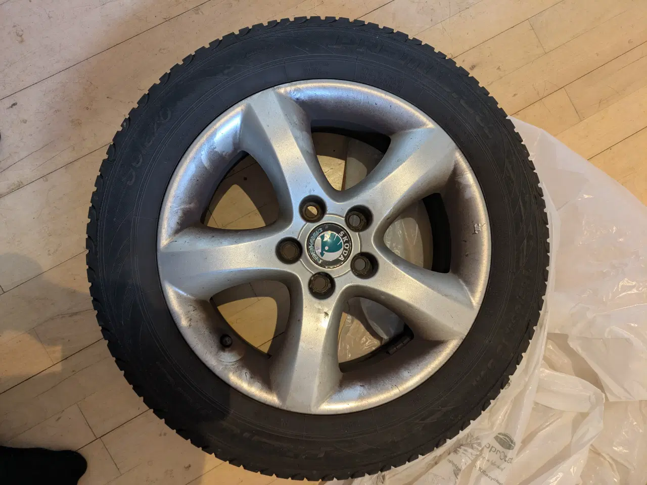 Billede 3 - Originale Skoda Fælge med dæk