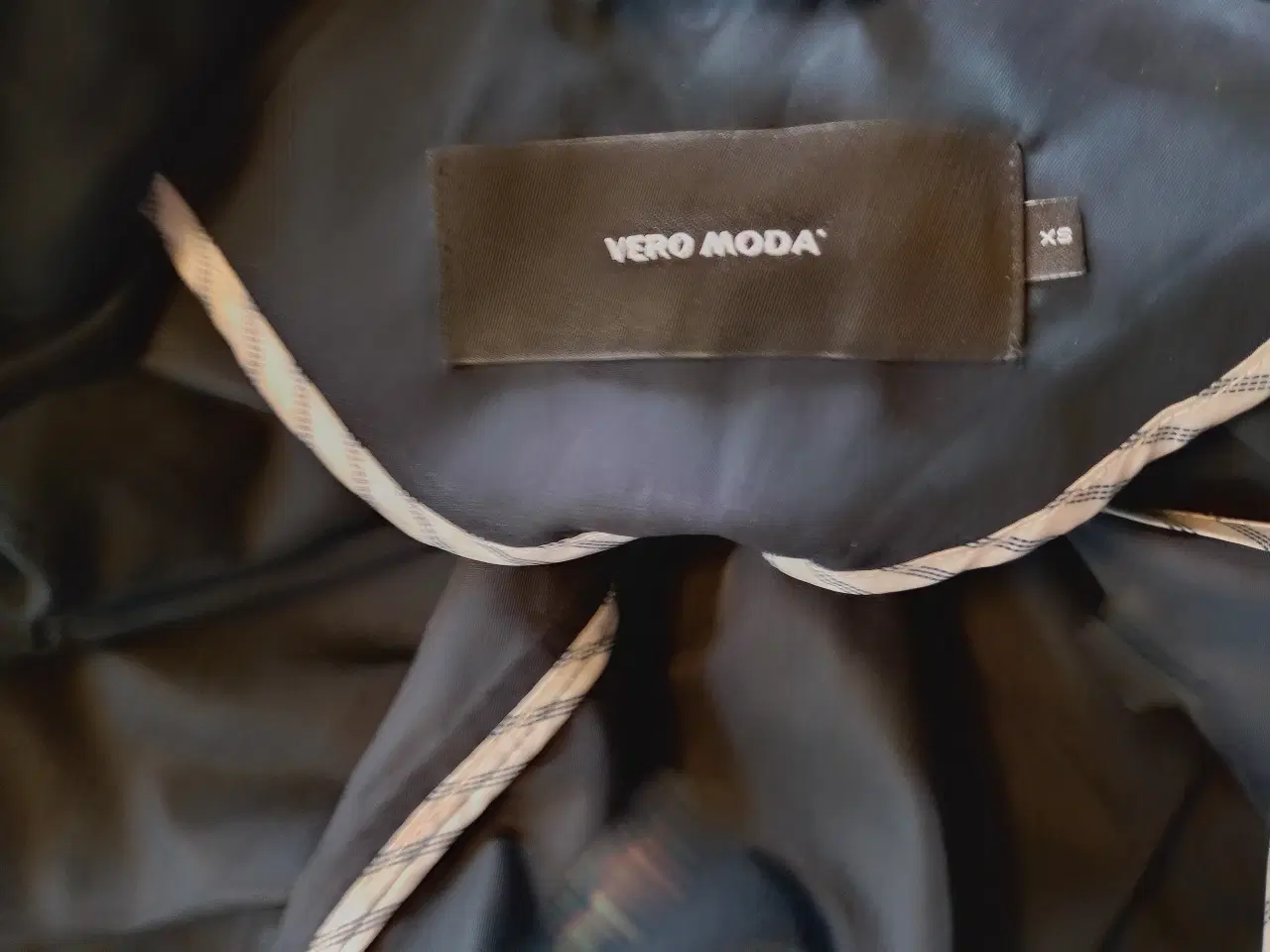 Billede 2 - Fin Vero Moda Blå Sommer Trenscoat Str. XS.