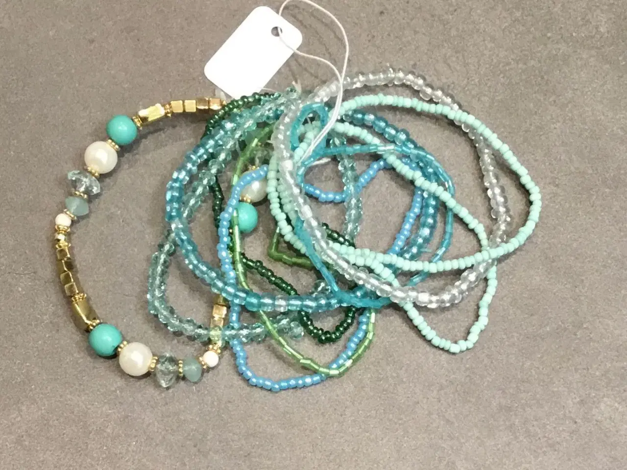 Billede 1 - Perlearmbånd 10 stk armbånd med perler